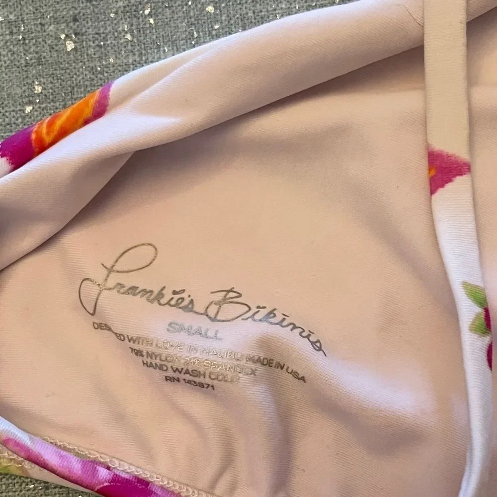 Frankie's Bikinis Floral Bikini Top‎